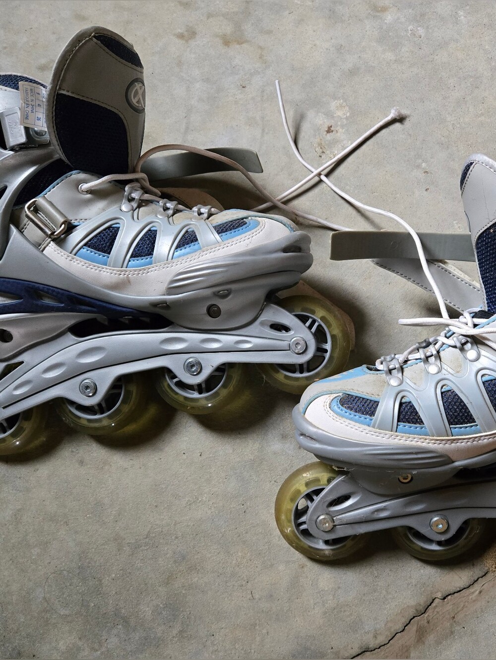 DBX Inline Skates in Light Gray & Blue